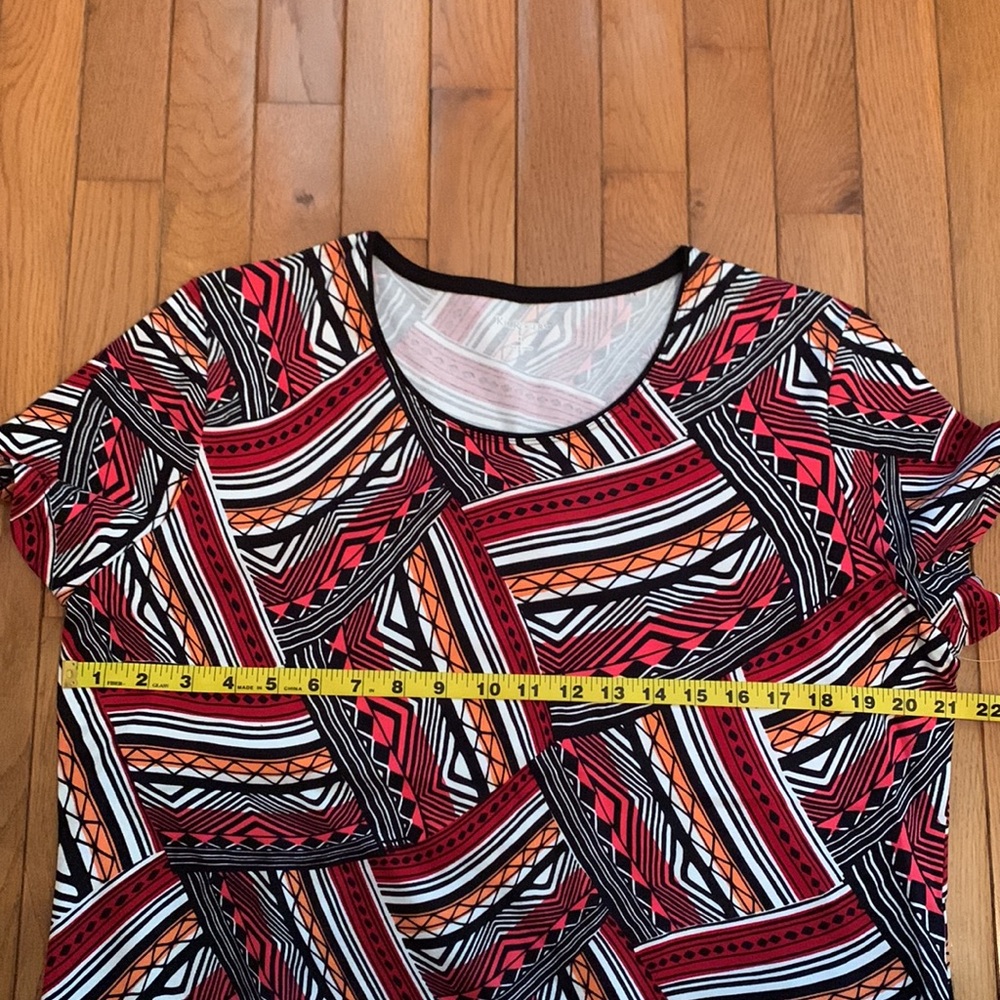 Kim Rogers NWT Geometric Multicolor Top (Coral Combo) - Picture 11 of 13